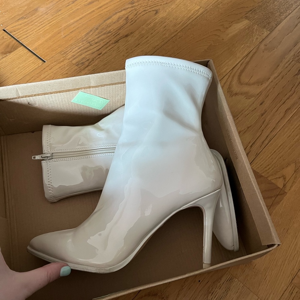 Steve Madden Kambia Bone Booties